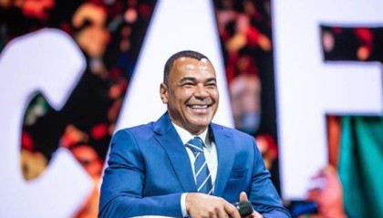 乐鱼体育官网-金杯队长翻开足球回忆录：卡福的微笑、决心与诺言