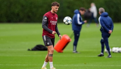 记者：许多英超和其他欧洲球队在关注本-怀特