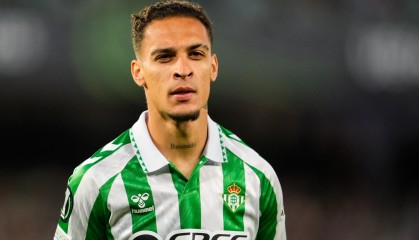 西媒：安东尼打算将薪水降低到贝蒂斯能够承担的程度